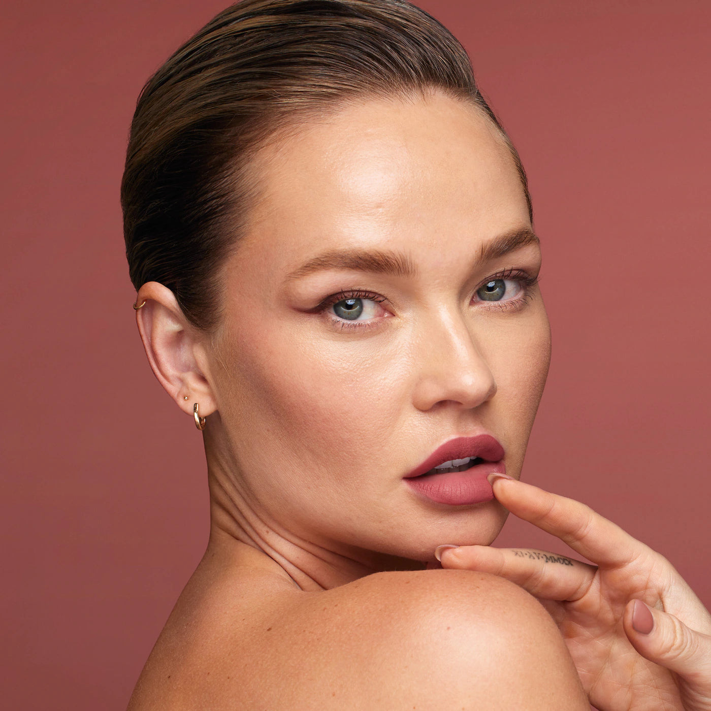 Huda Beauty - Liquid Matte Lipstick - BOMBSHELL
