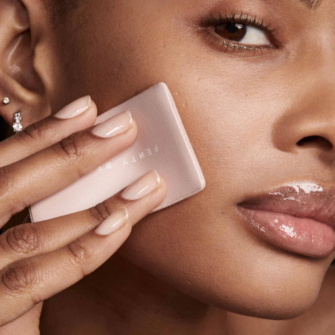 Fenty Beauty - Invisimatte Instant Setting + Blotting Powder