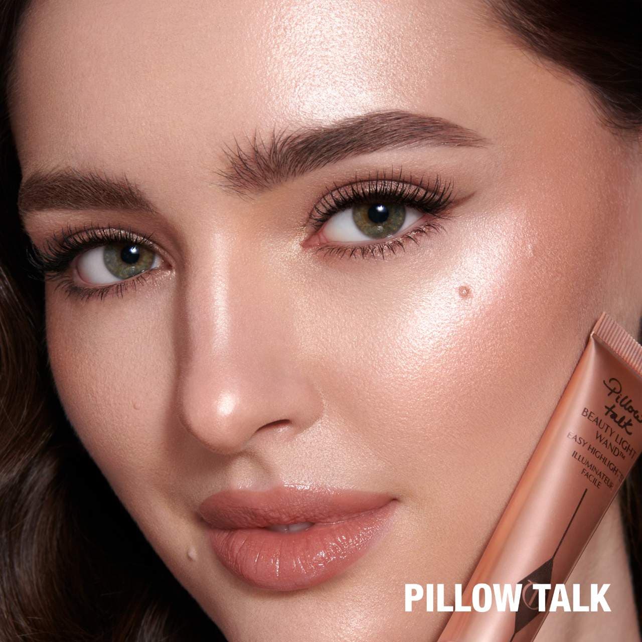 Charlotte Tilbury - Beauty Highlighter Wand - PILLOW TALK