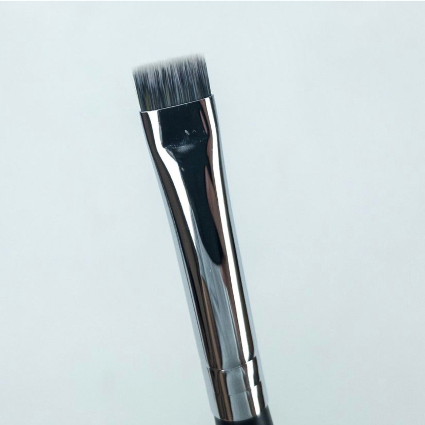 Morphe - M423 Flat Definer Brush