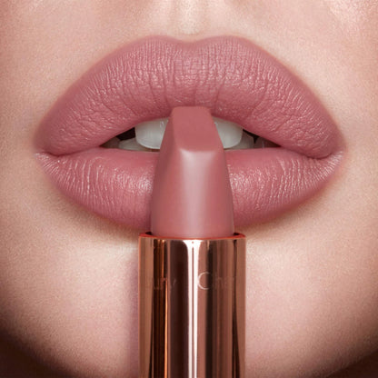 Charlotte Tilbury - Matte Revolution Lipstick - PILLOW TALK