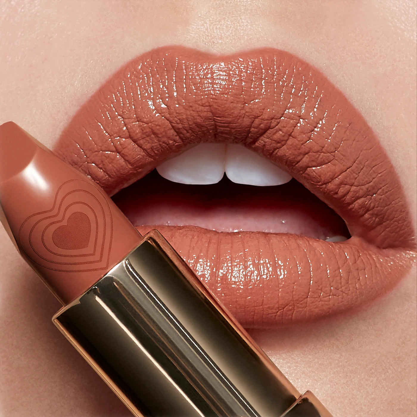 Charlotte Tilbury - K.I.S.S.I.N.G Lipstick - NUDE ROMANCE